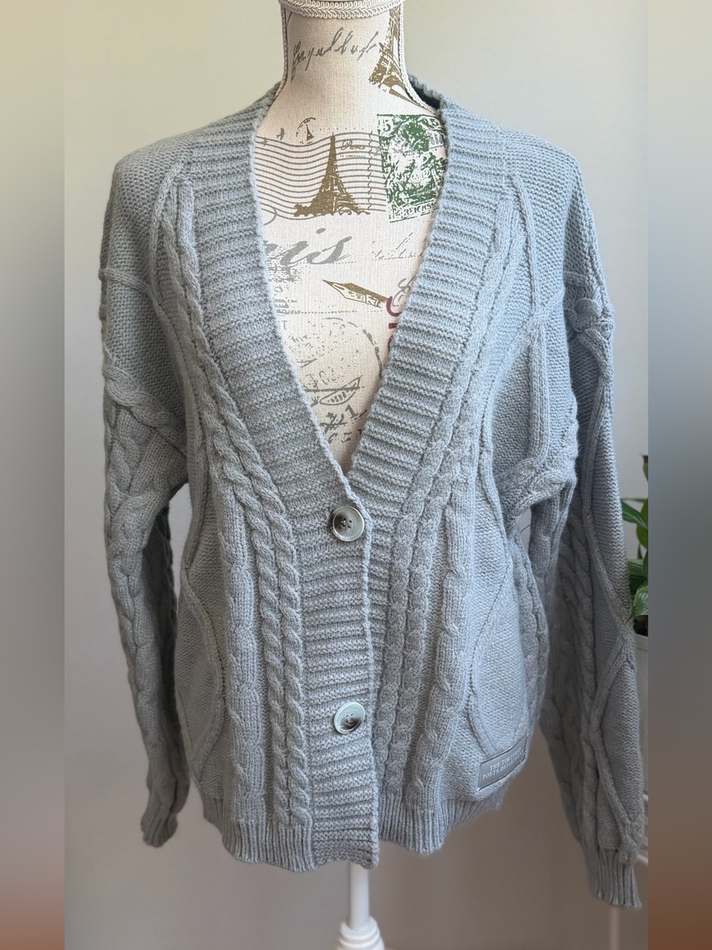 Taylor Swift Light Gray Cable Knit Button-Up Cardigan Sweater size xs/s